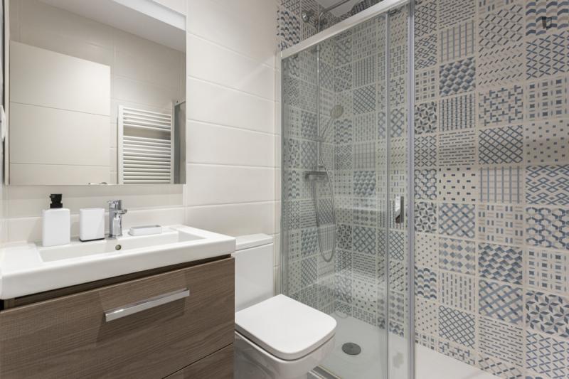 Furnished room in a 4-person shared flat in Eixample · 2
