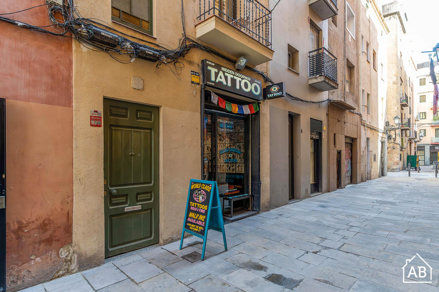 Furnished 5-bedroom flat in Ciutat Vella, 27 m² · 2