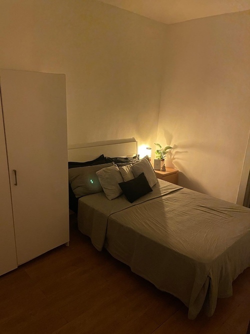 Room in a 3-person shared flat in Ciutat Vella · 3