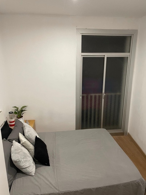 Room in a 3-person shared flat in Ciutat Vella · 4