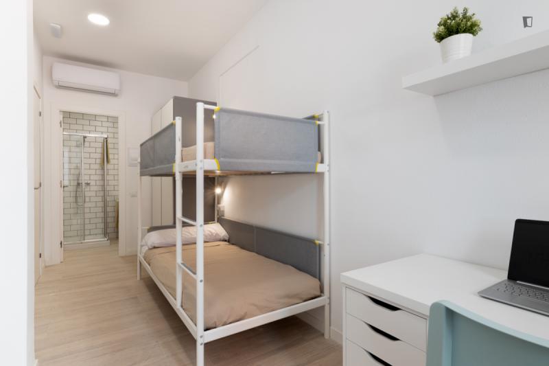 Furnished 26-bedroom flat in Sants-Montjuïc · 2