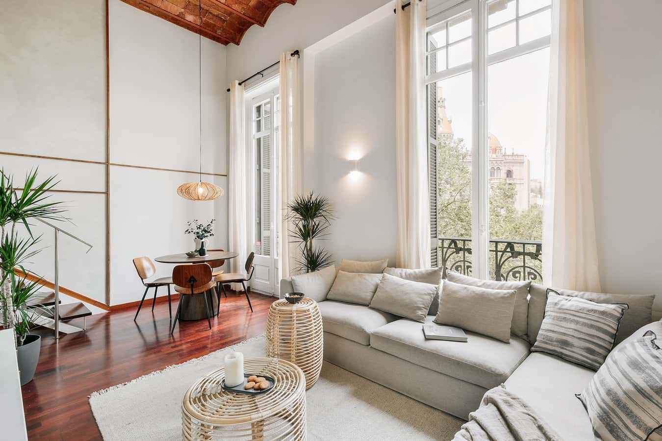 Furnished 2-bedroom flat in Eixample, 73 m² · 2
