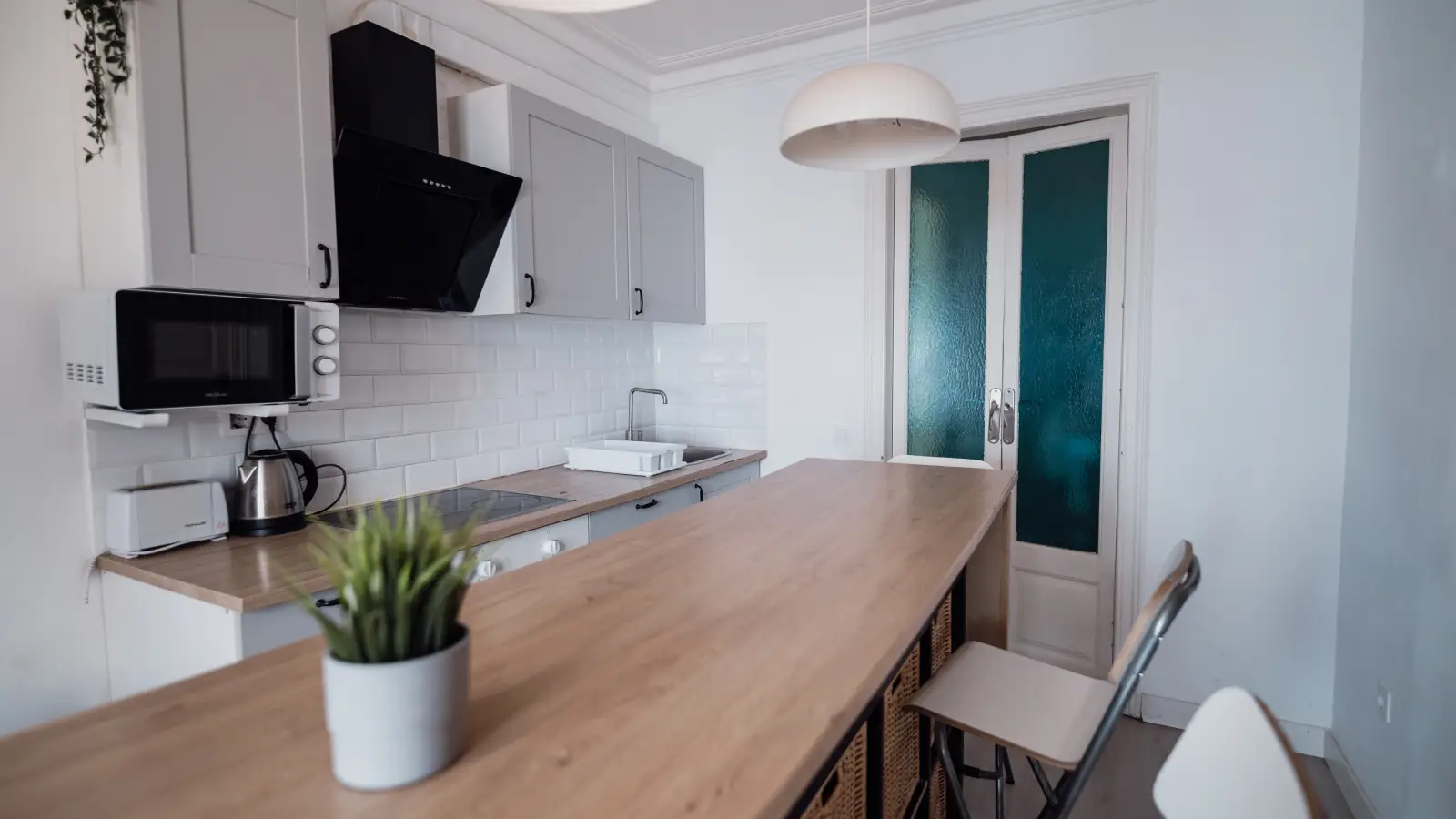 Furnished room in a 5-person shared flat in Ciutat Vella · 4