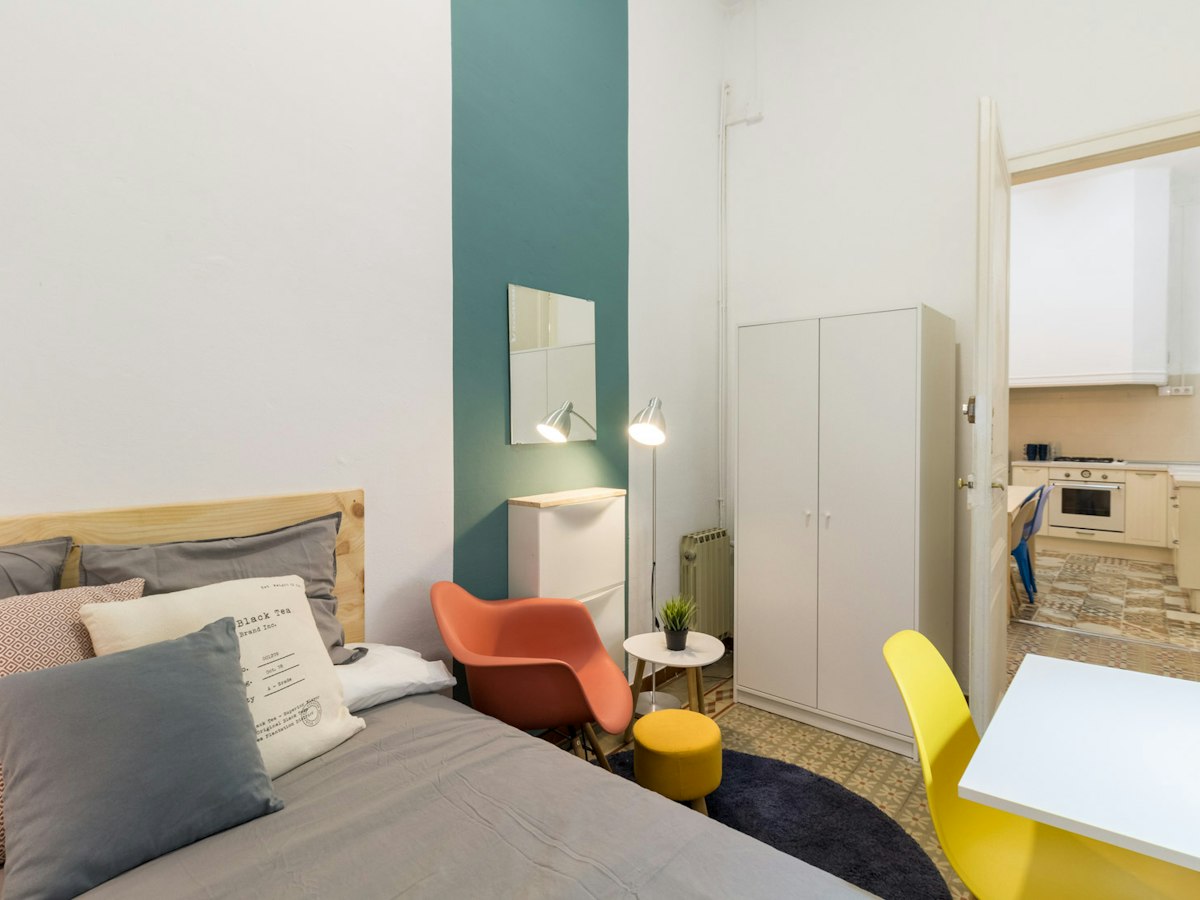 Furnished room in a 9-person shared flat in Gràcia · 4