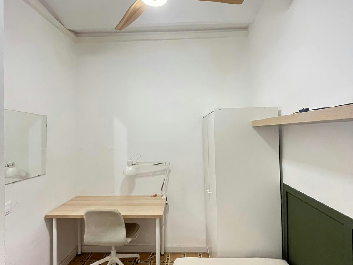 Furnished room in a 4-person shared flat in Sant Martí · 2