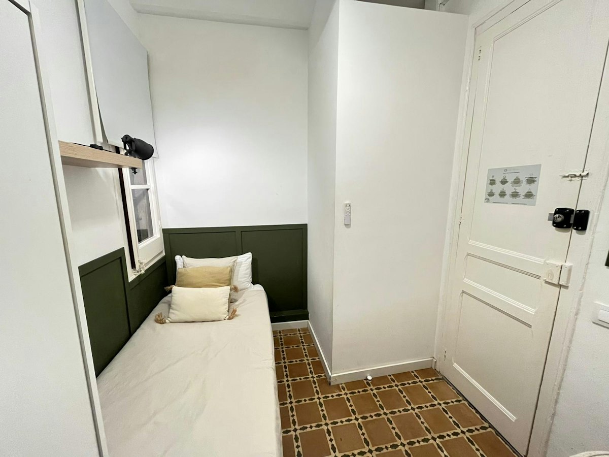 Furnished room in a 4-person shared flat in Sant Martí · 3