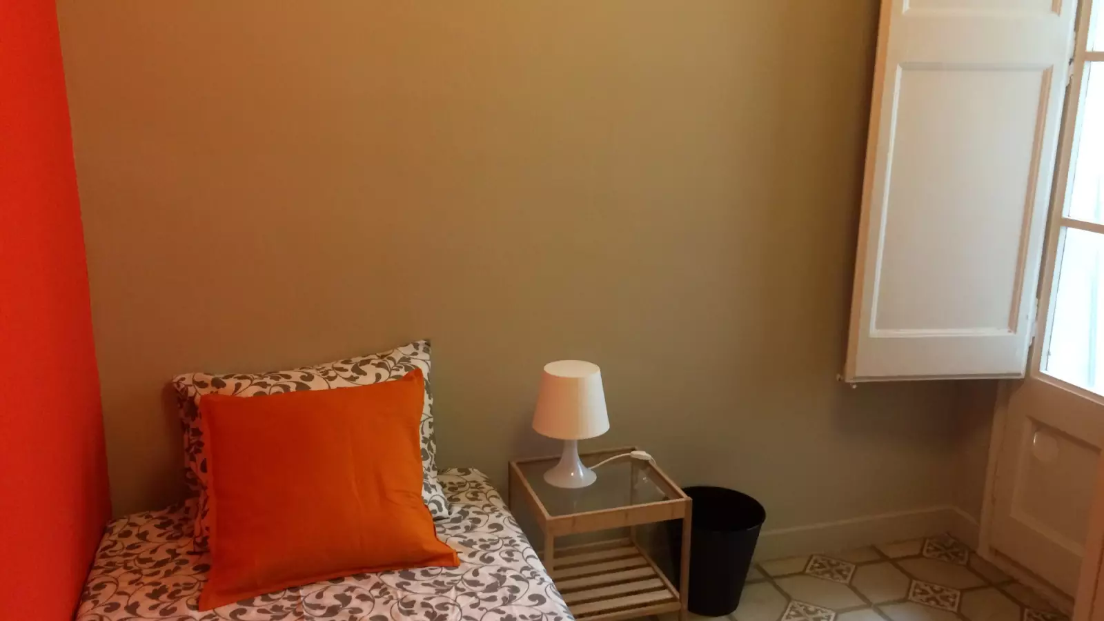 Habitación amueblada en piso compartido en Sarrià–Sant Gervasi · 2