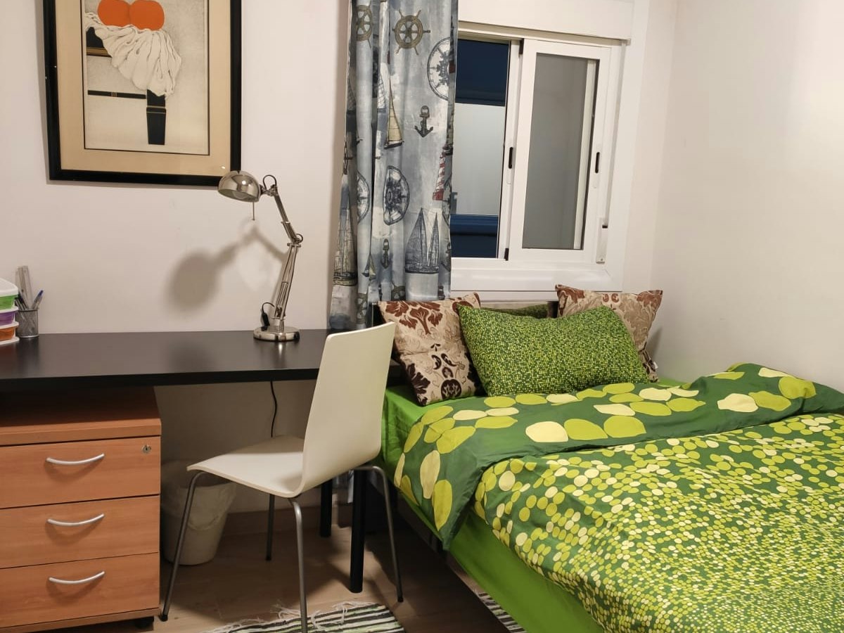 Habitación amueblada en piso compartido de 4 personas en Sants-Montjuïc