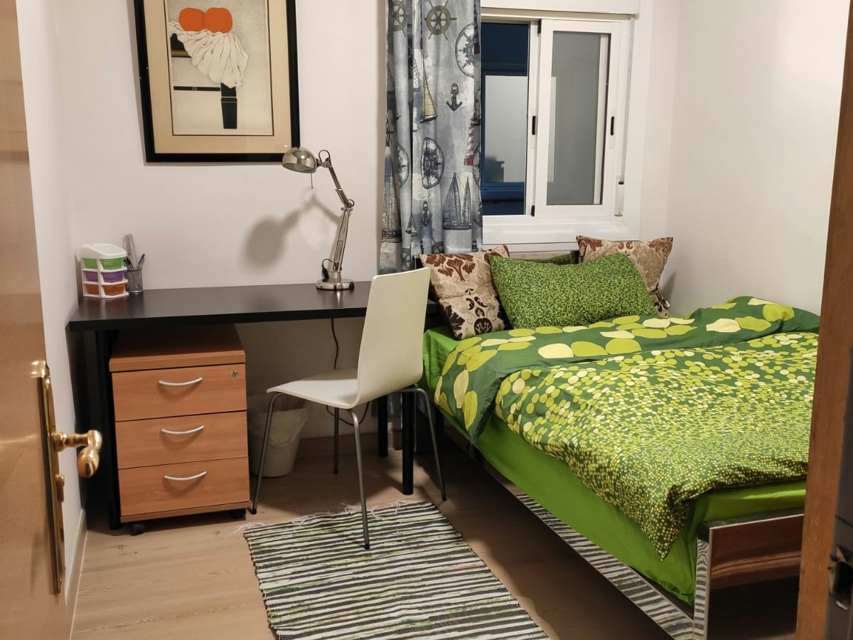 Habitación amueblada en piso compartido de 4 personas en Sants-Montjuïc · 2