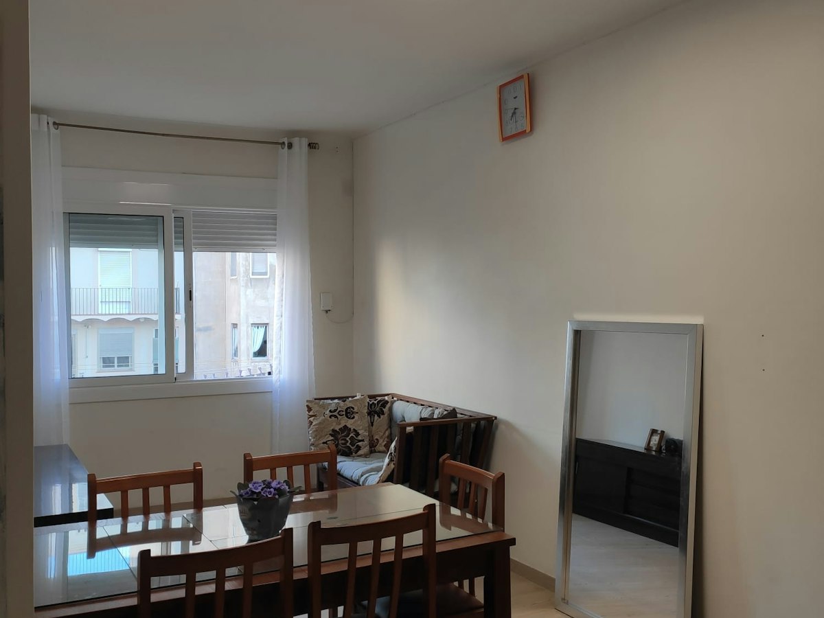 Habitación amueblada en piso compartido de 4 personas en Sants-Montjuïc · 4