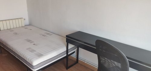 Room in a 4-person shared flat in Eixample · 2