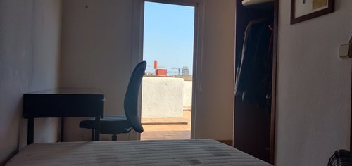 Room in a 4-person shared flat in Eixample · 4