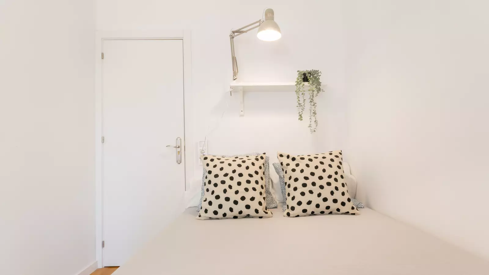 Furnished room in a 8-person shared flat in Gràcia · 2