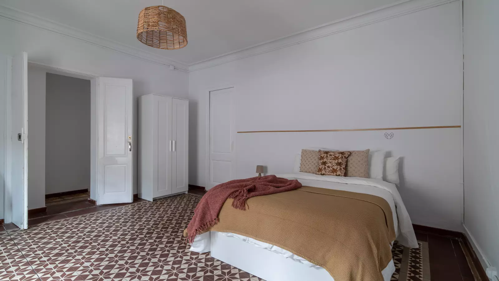 Furnished room in a shared flat in Ciutat Vella · 3