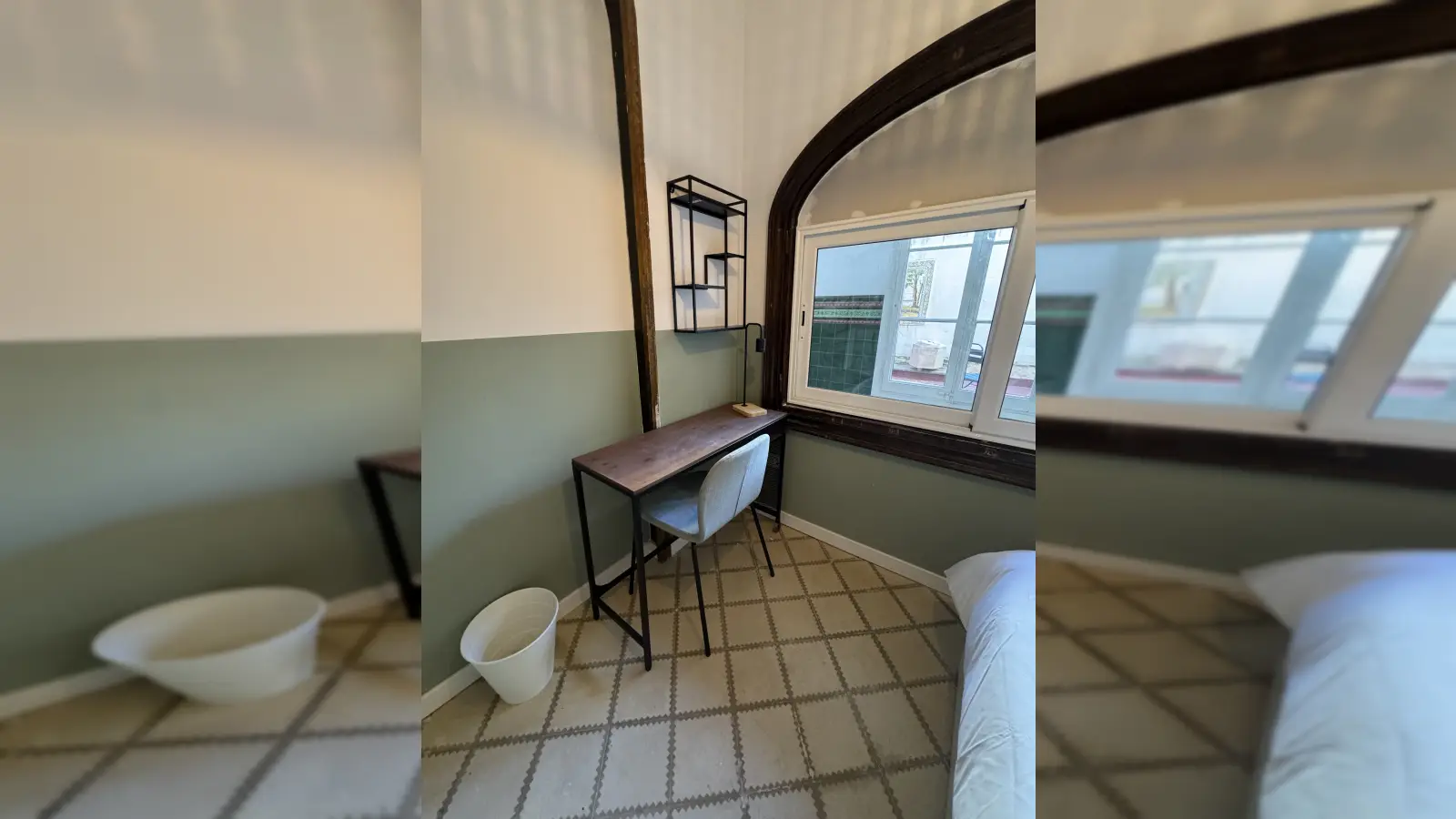 Habitación amueblada en piso compartido en Gràcia · 2