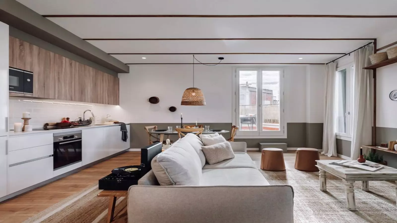Furnished 1-bedroom flat in Eixample, 63 m² · 3