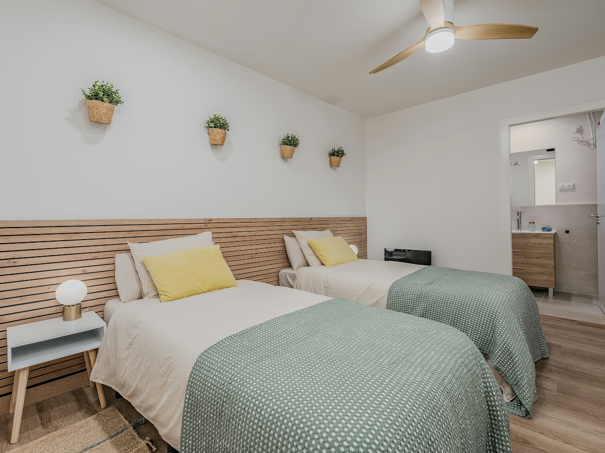 Furnished room in a 7-person shared flat in L'Hospitalet
