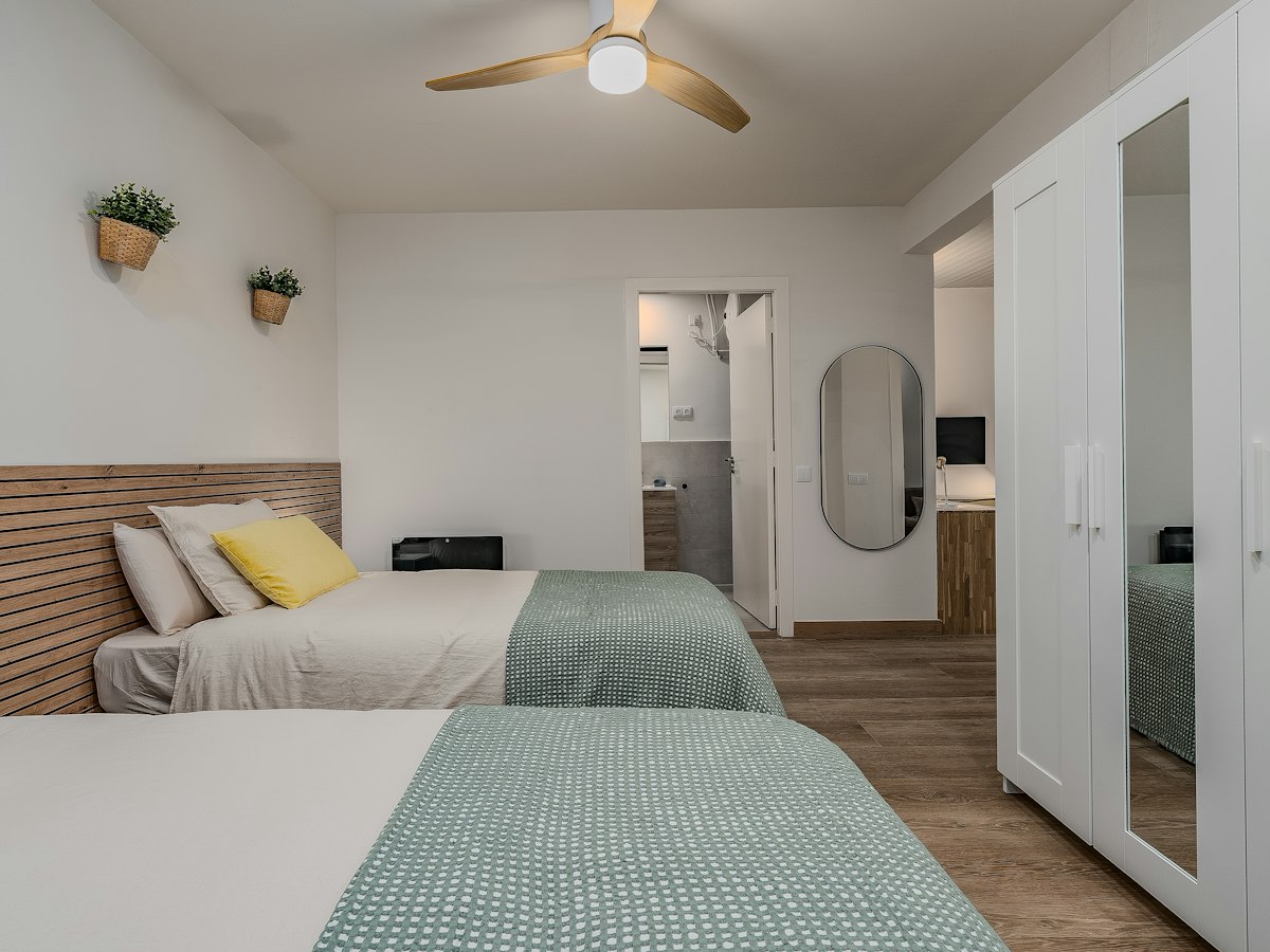 Furnished room in a 7-person shared flat in L'Hospitalet · 2