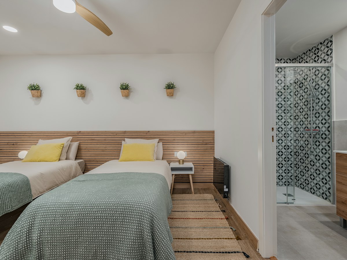 Furnished room in a 7-person shared flat in L'Hospitalet · 3