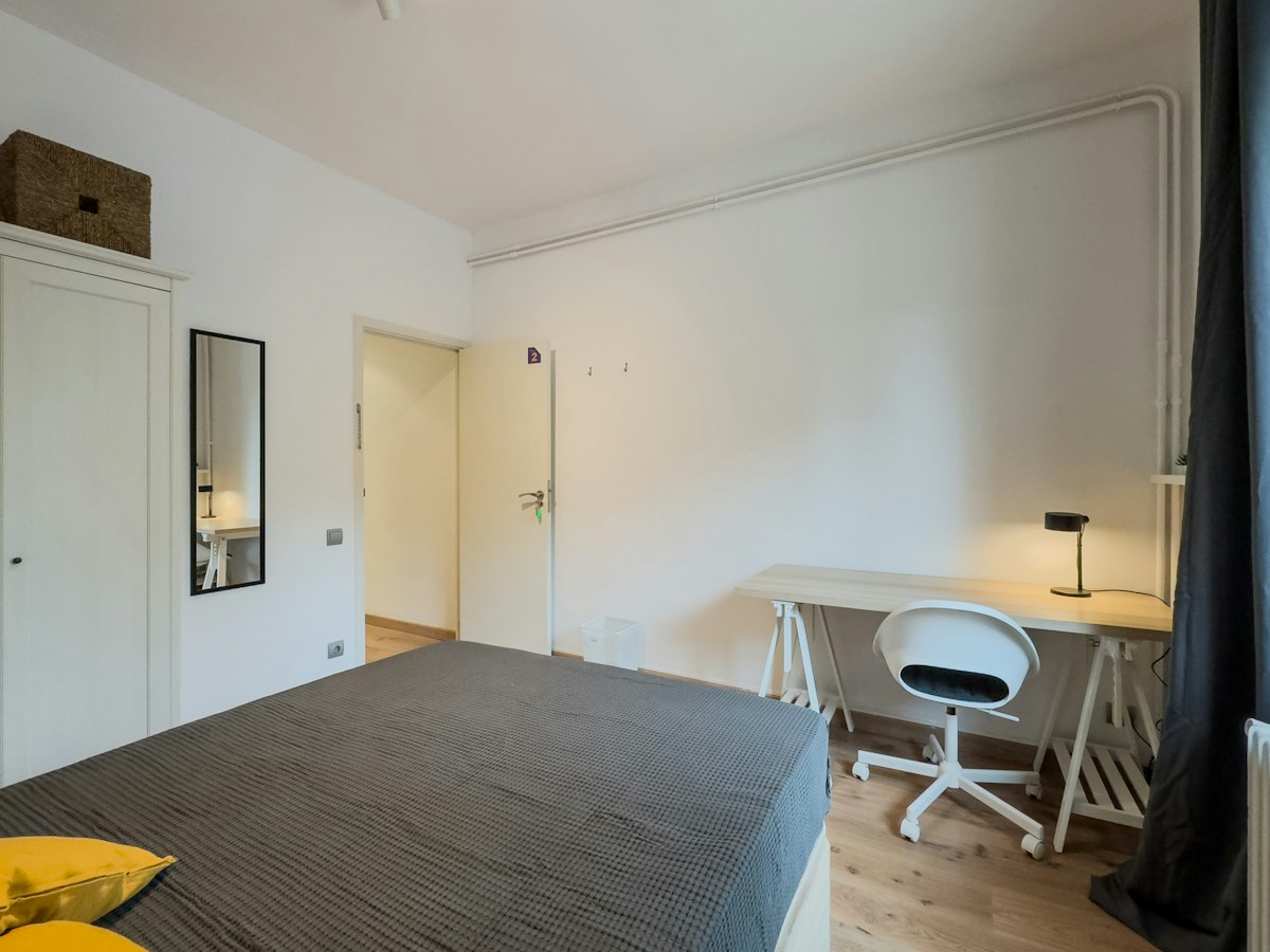 Habitación amueblada en piso compartido de 5 personas en Sants-Montjuïc · 2