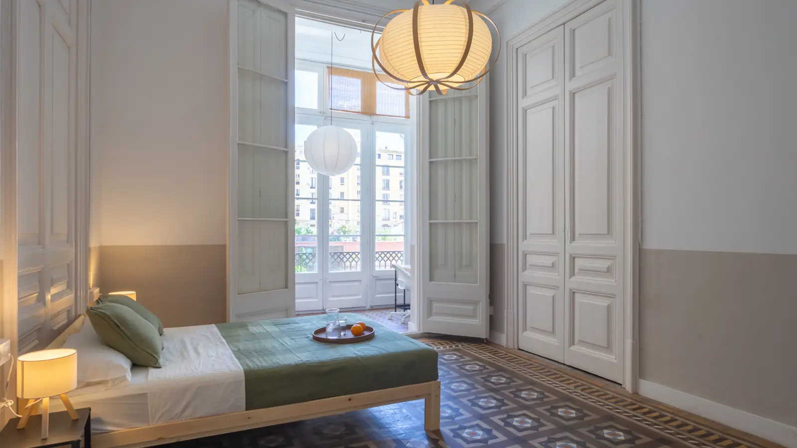 Furnished room in a 8-person shared flat in Eixample · 4