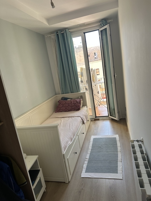Room in a 3-person shared flat in Ciutat Vella · 4
