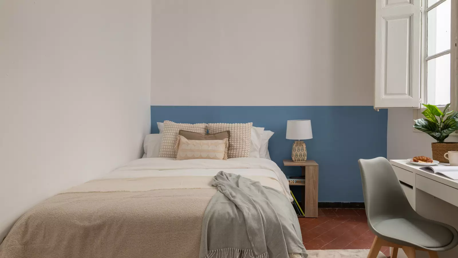Furnished room in a 6-person shared flat in Ciutat Vella · 2