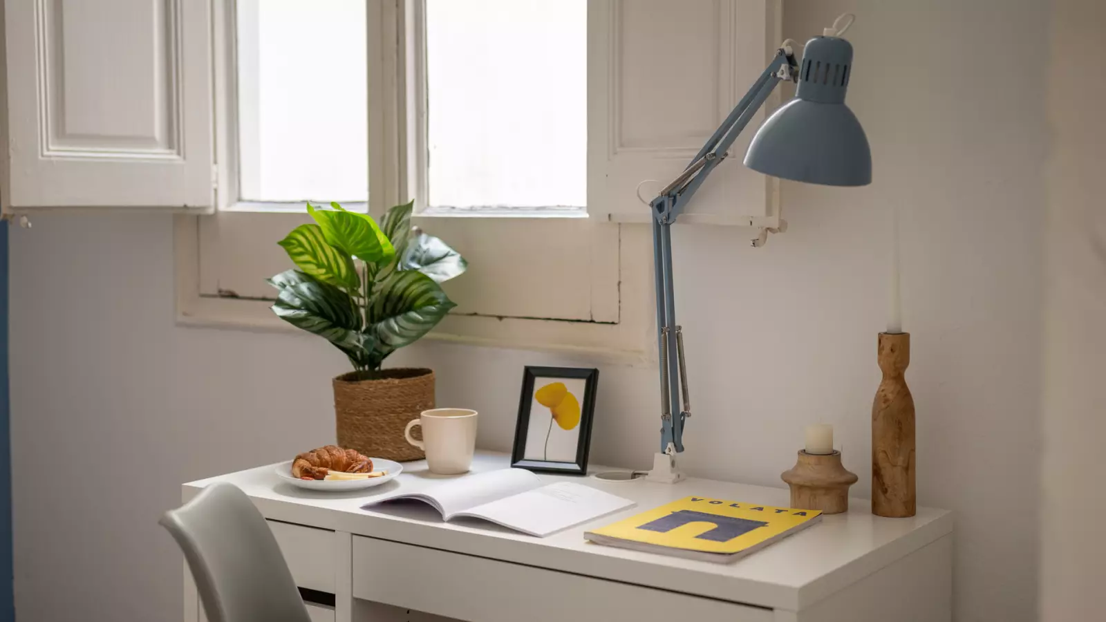 Furnished room in a 6-person shared flat in Ciutat Vella · 4
