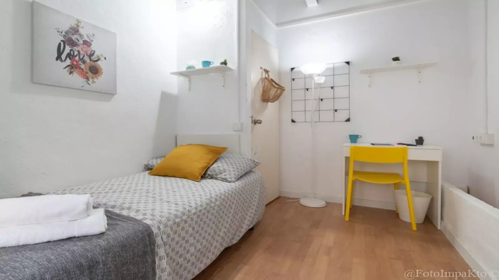 Habitación amueblada en piso compartido de 7 personas en Ciutat Vella · 3