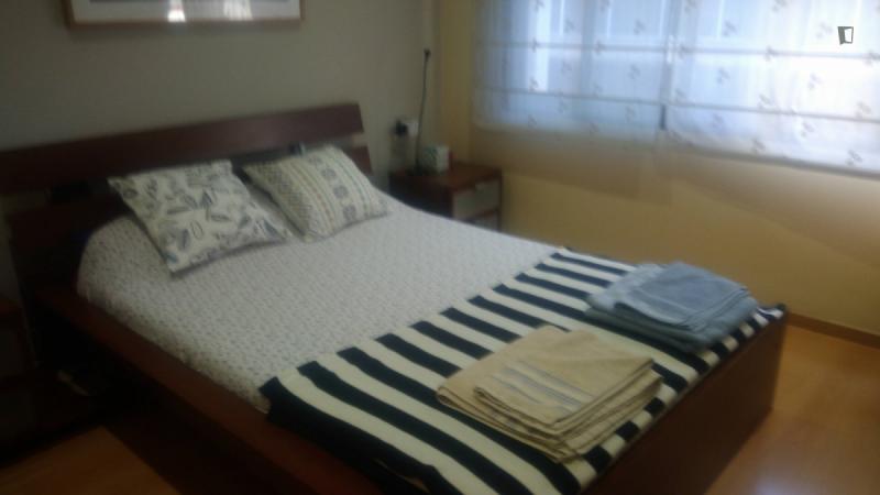 Habitación amueblada en piso compartido de 3 personas en Ciutat Vella · 2