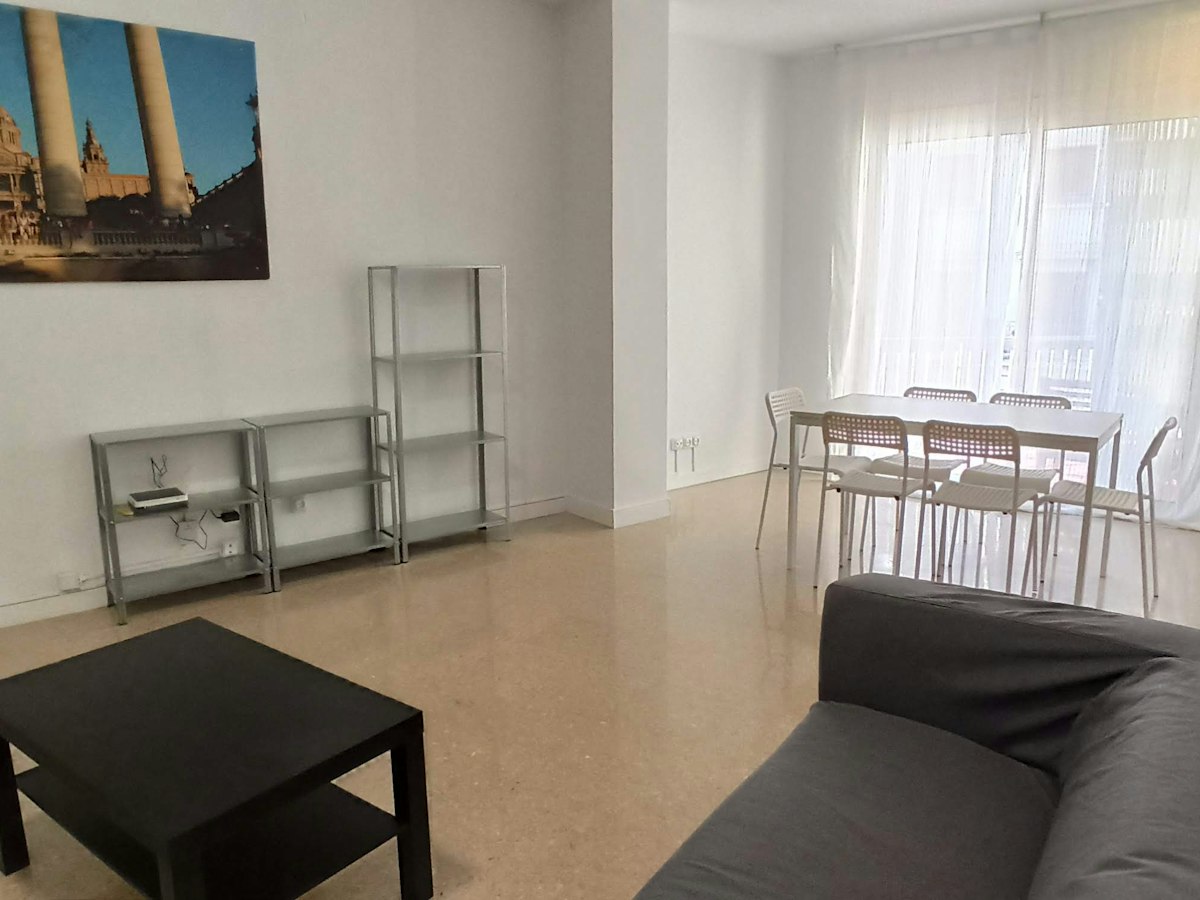 Furnished room in a 5-person shared flat in Les Corts · 4
