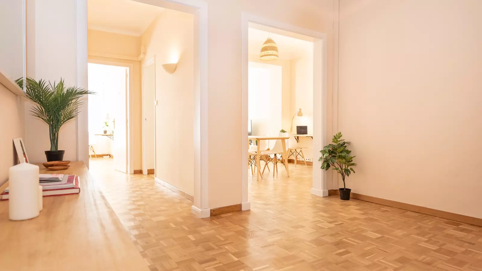 Furnished room in a 5-person shared flat in Eixample · 4