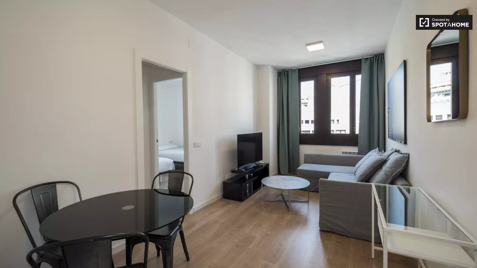 Furnished 2-bedroom flat in Eixample, 65 m² · 3