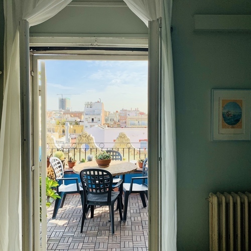 Room in a 3-person shared flat in Eixample · 2