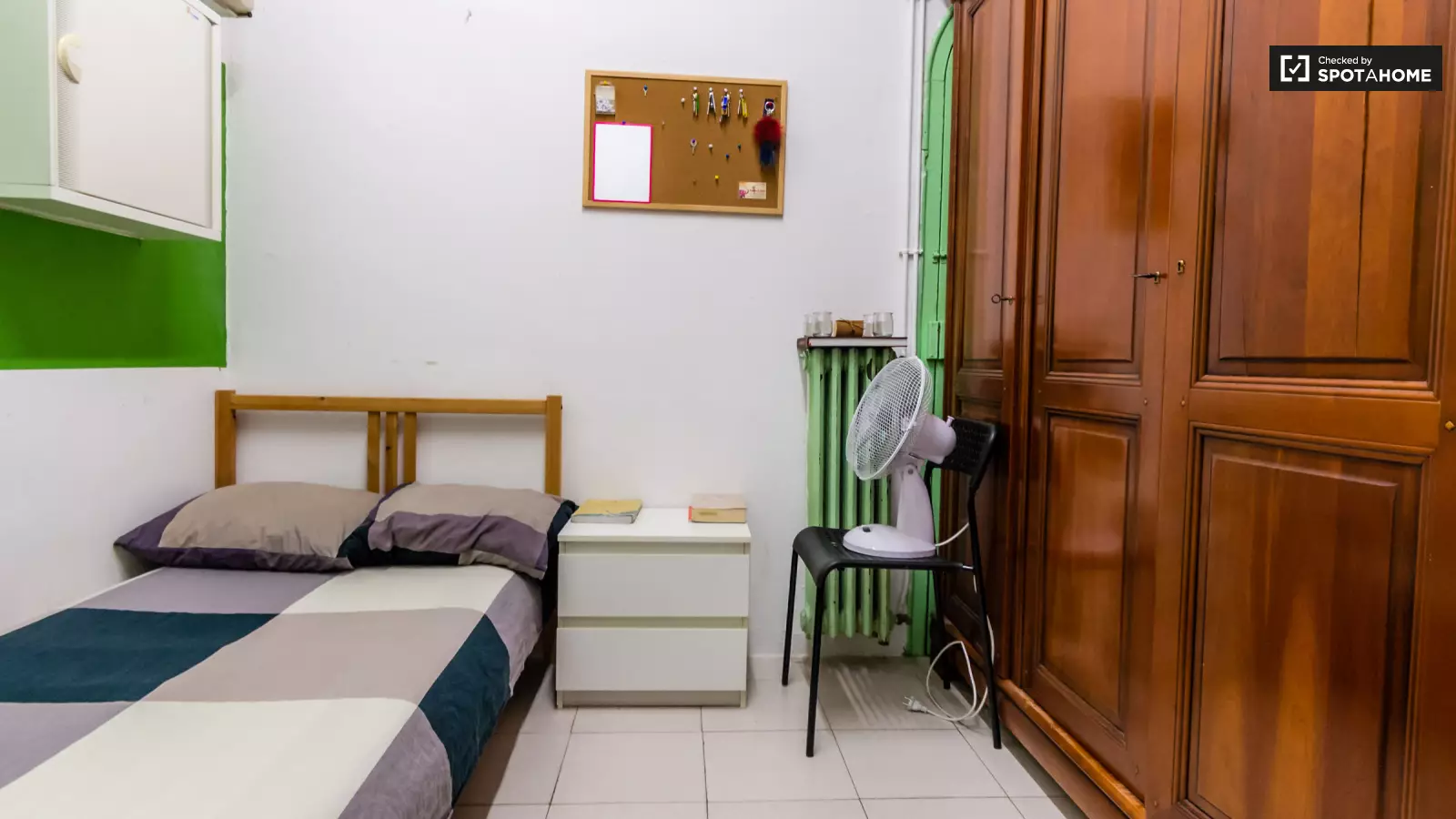 Habitación amueblada en piso compartido en Eixample · 2