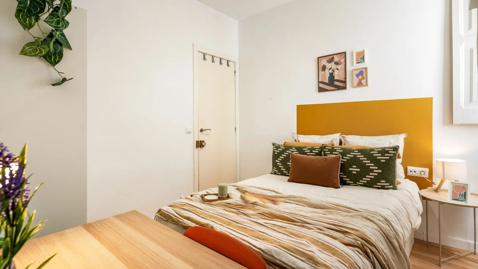Furnished room in a shared flat in Sants-Montjuïc · 4