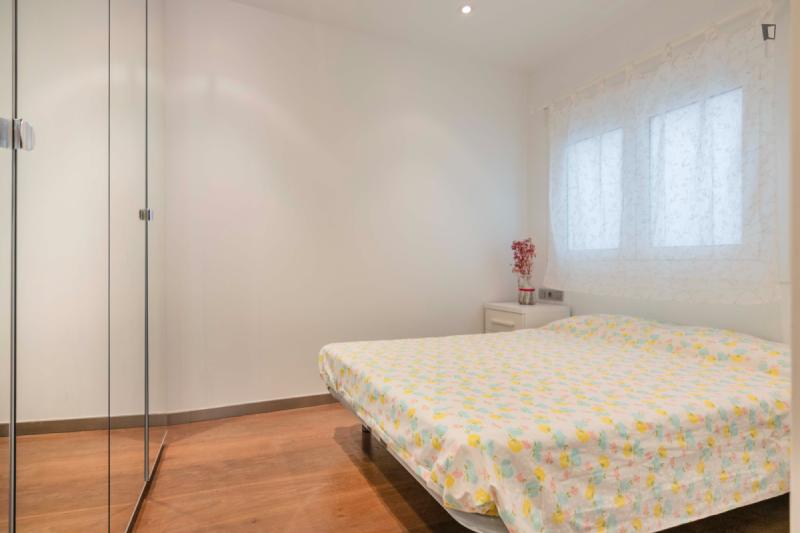 Furnished 1-bedroom flat in Gràcia · 4