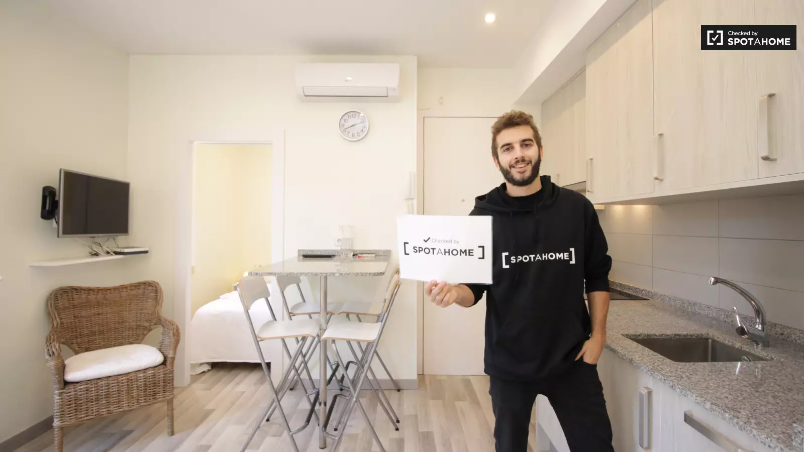 Furnished 2-bedroom flat in Ciutat Vella · 2