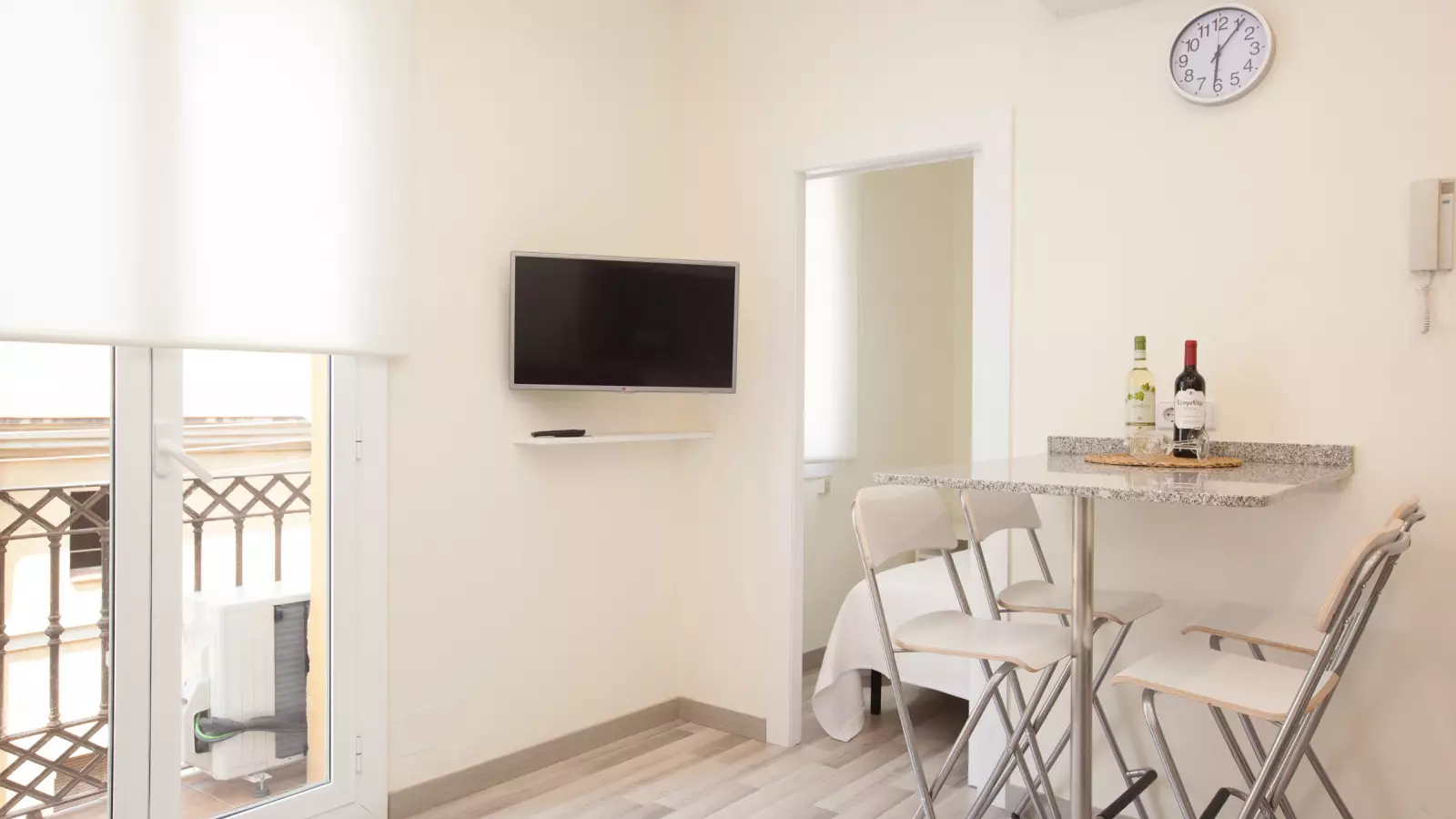 Furnished 2-bedroom flat in Ciutat Vella · 3