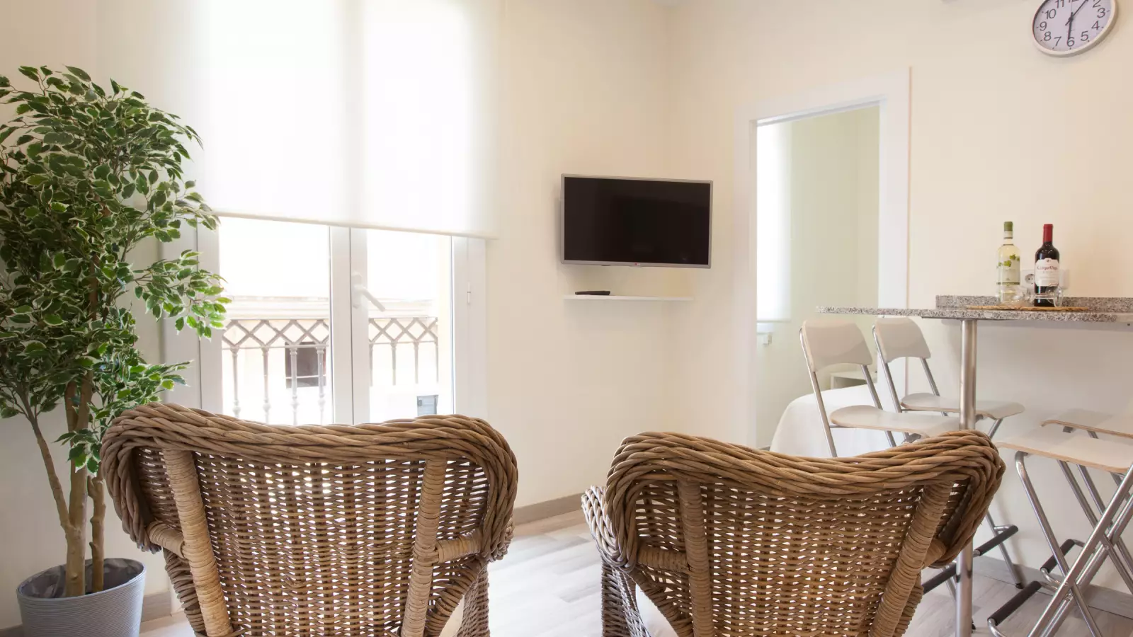 Furnished 2-bedroom flat in Ciutat Vella · 4