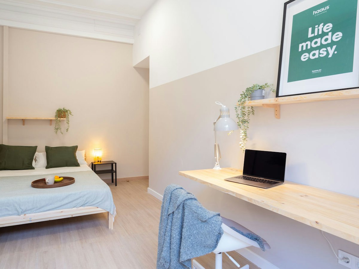 Habitación amueblada en piso compartido de 8 personas en Eixample · 4