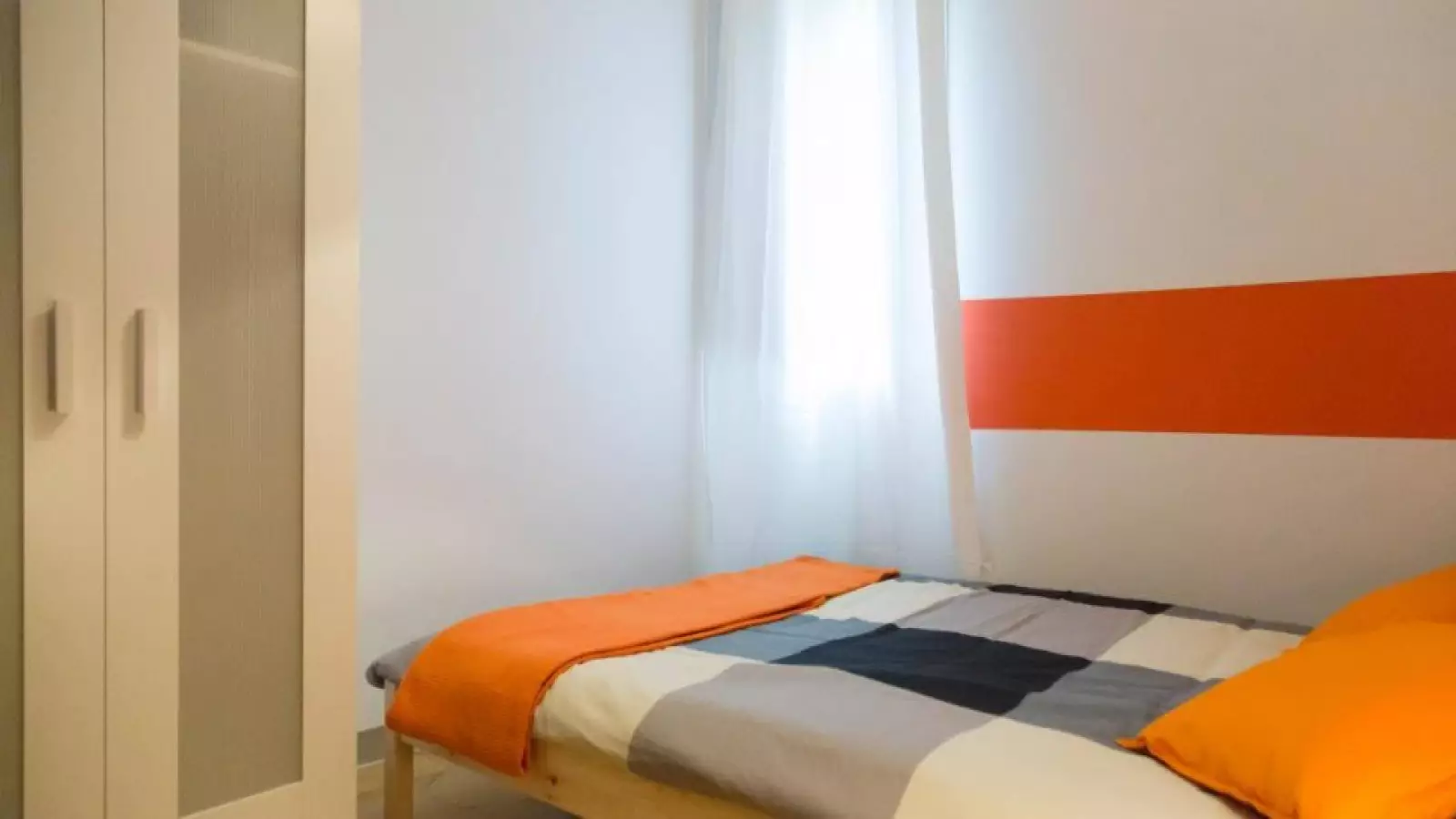 Habitación amueblada en piso compartido de 7 personas en Eixample · 3