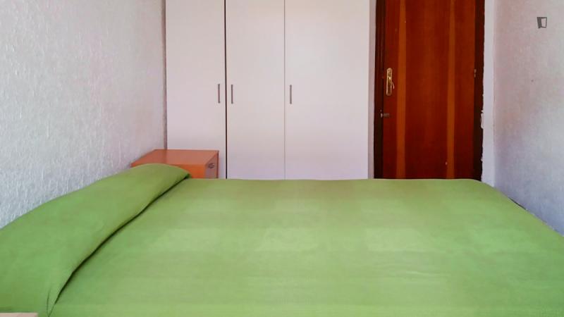 Furnished room in a 3-person shared flat in Sants-Montjuïc · 2