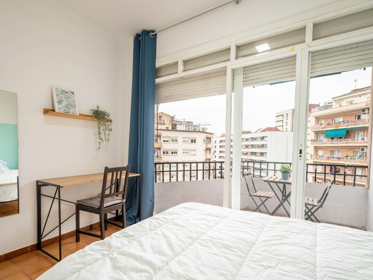 Habitación amueblada en piso compartido de 5 personas en Horta-Guinardó · 2