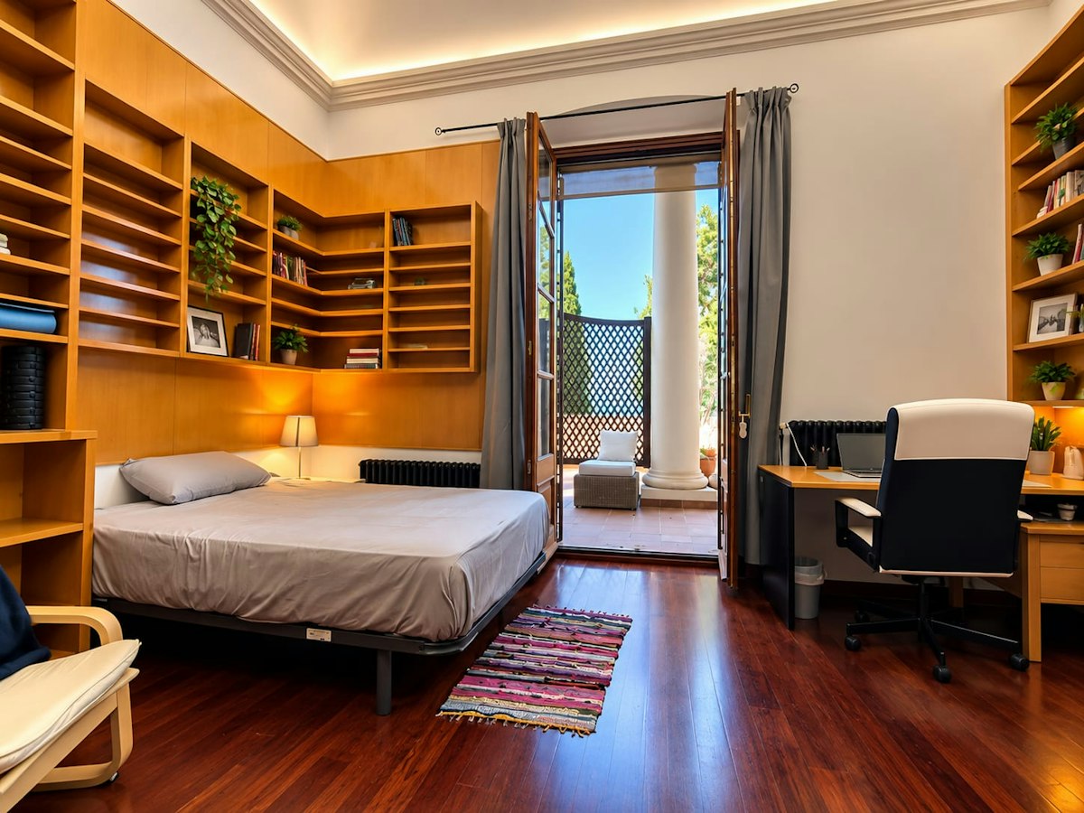 Furnished room in a 7-person shared flat in Gràcia · 2
