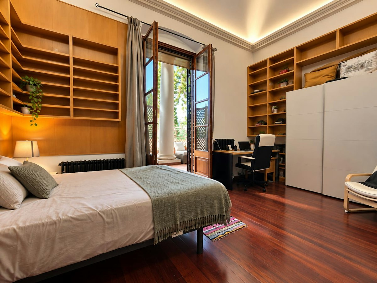 Furnished room in a 7-person shared flat in Gràcia · 4