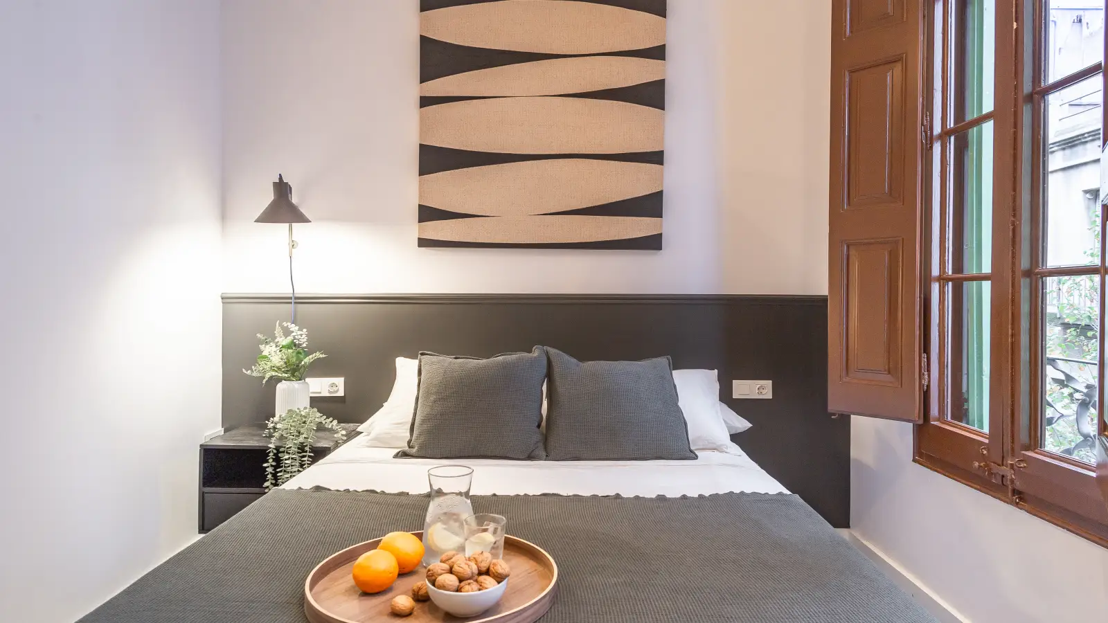 Habitación amueblada en piso compartido de 15 personas en Gràcia · 2
