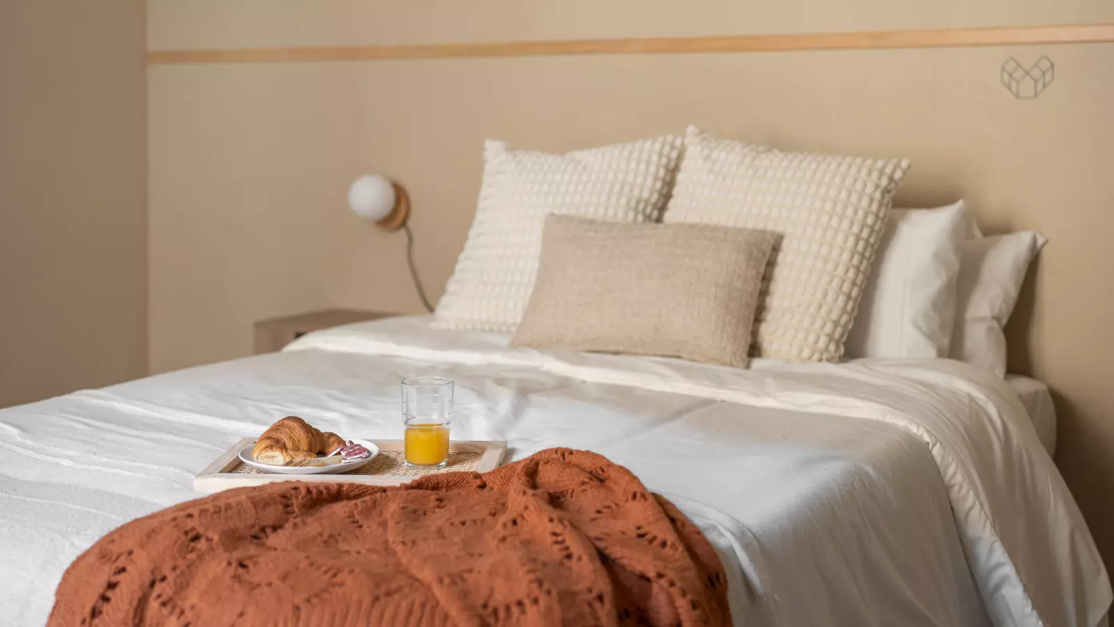 Furnished room in a shared flat in Ciutat Vella · 2