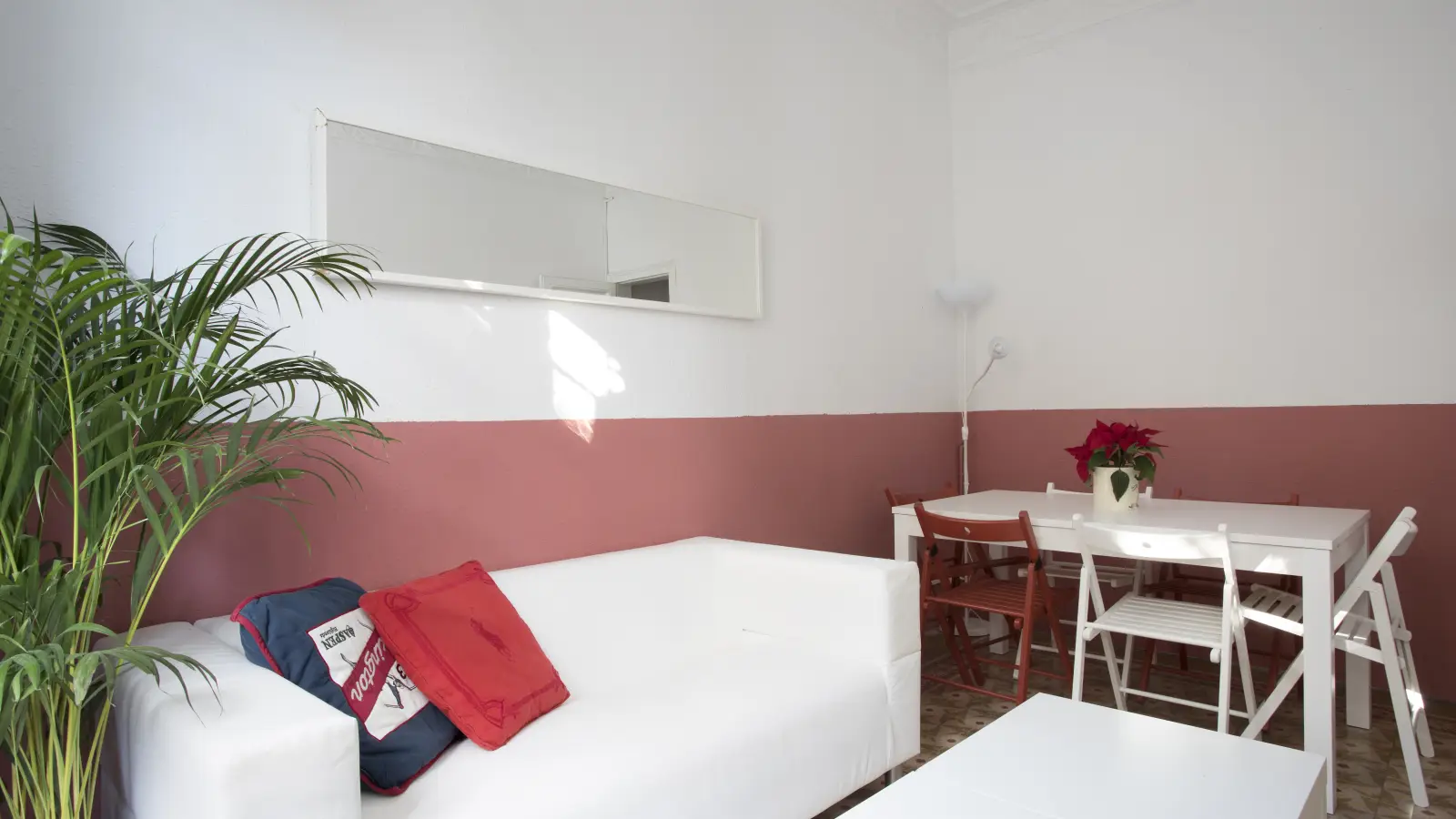 Furnished room in a shared flat in Eixample · 4