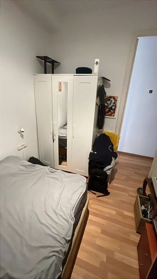 Room in a 4-person shared flat in Sants-Montjuïc · 2
